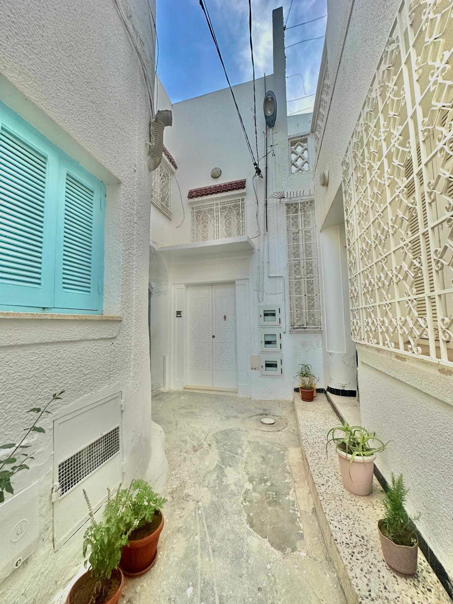 A #Vendre Maison style arabesque S+4 sur 2 niveaux située à plein centre-ville Benikhiar